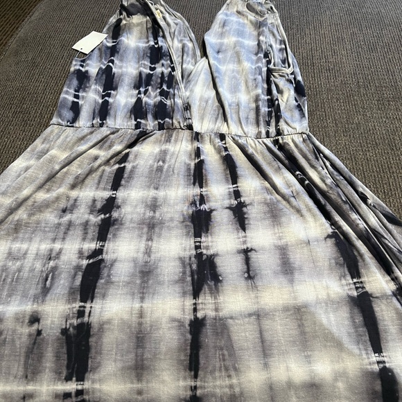 Beach cover up - Picture 1 of 4